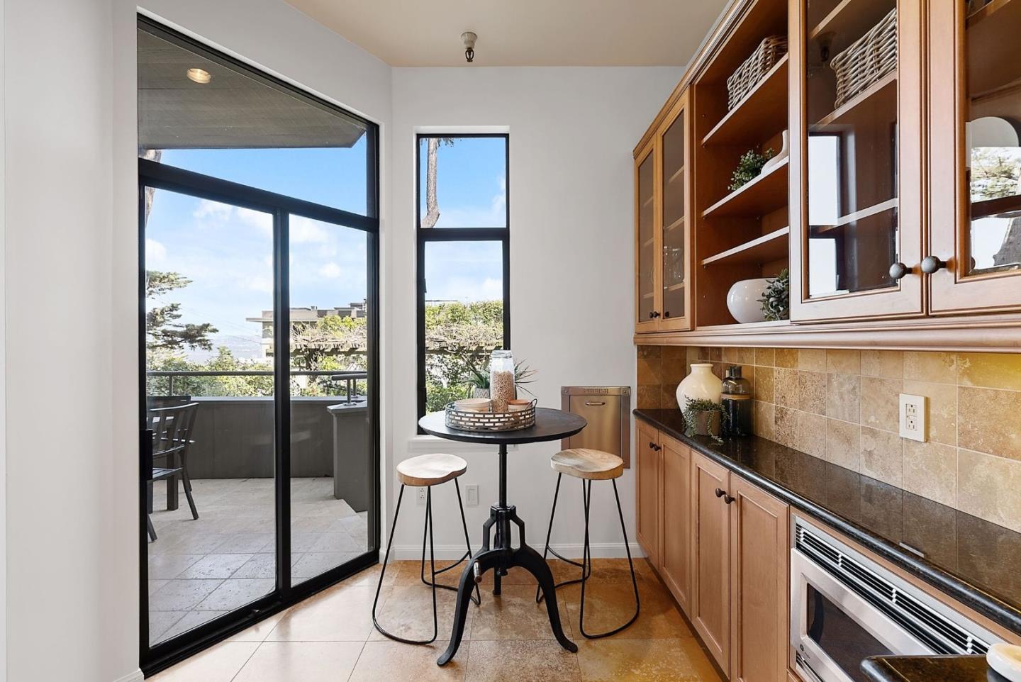 Detail Gallery Image 21 of 53 For 2390 Hyde St 1a,  San Francisco,  CA 94109 - 3 Beds | 2 Baths