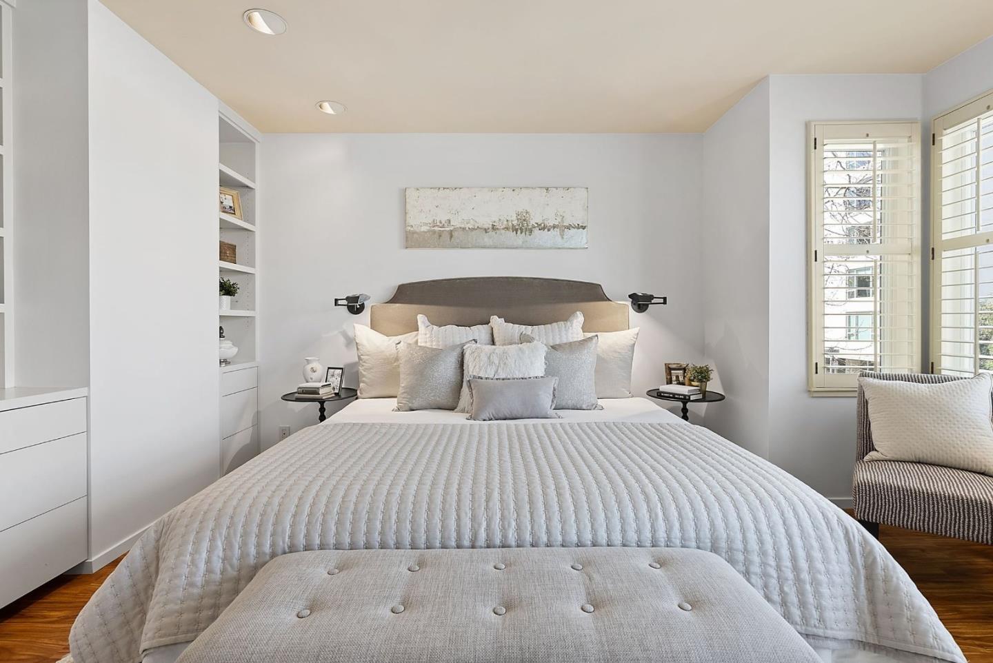 Detail Gallery Image 23 of 53 For 2390 Hyde St 1a,  San Francisco,  CA 94109 - 3 Beds | 2 Baths