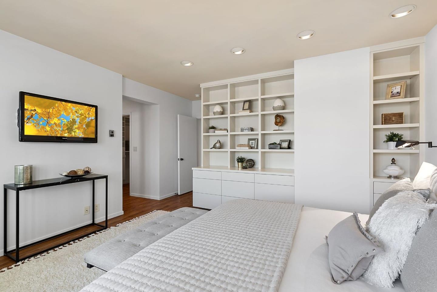Detail Gallery Image 26 of 53 For 2390 Hyde St 1a,  San Francisco,  CA 94109 - 3 Beds | 2 Baths