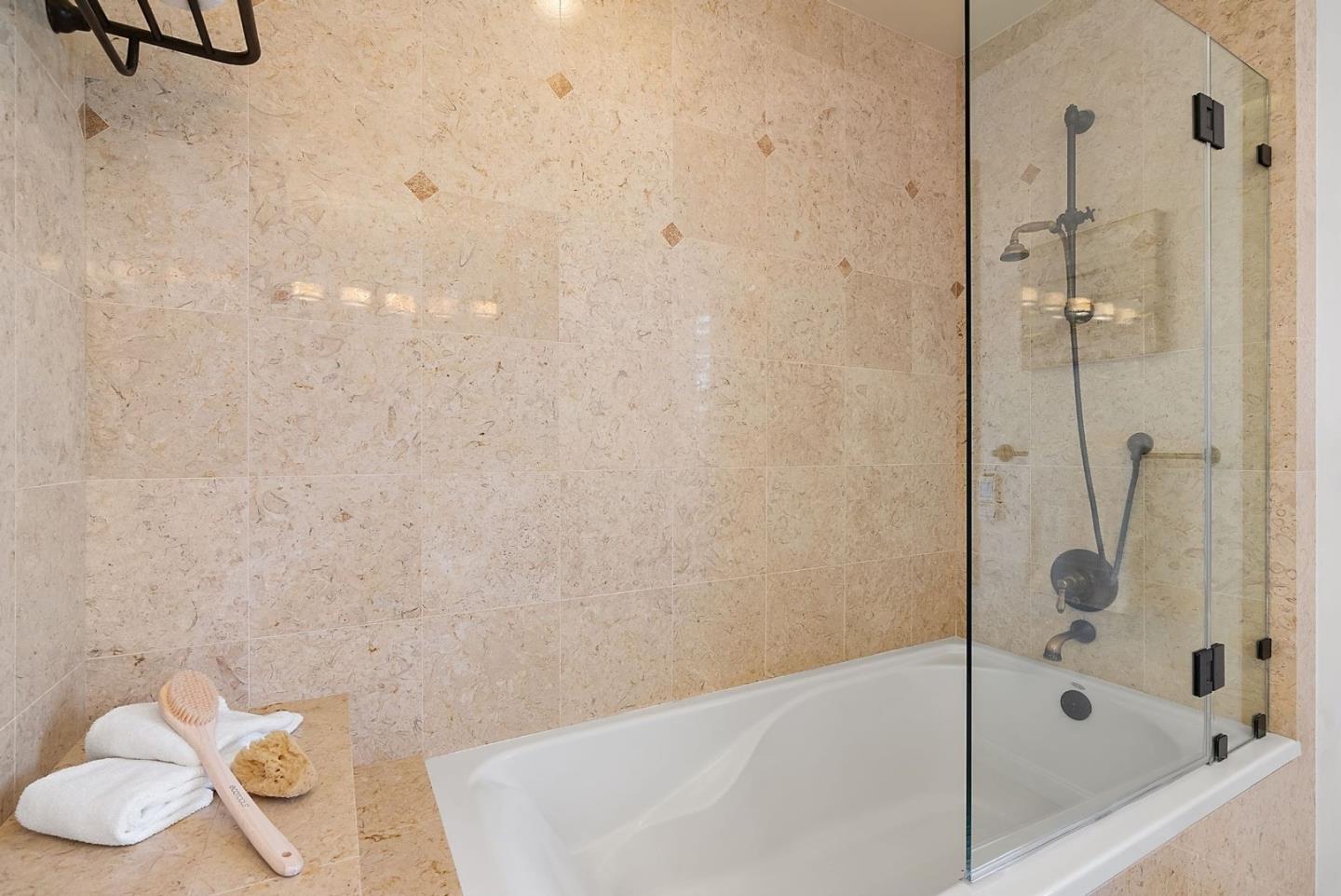 Detail Gallery Image 28 of 53 For 2390 Hyde St 1a,  San Francisco,  CA 94109 - 3 Beds | 2 Baths