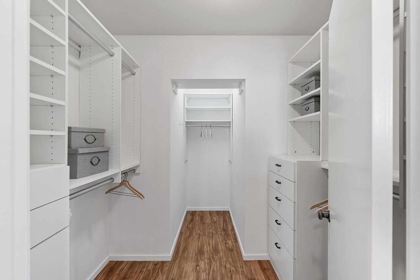 Detail Gallery Image 29 of 53 For 2390 Hyde St 1a,  San Francisco,  CA 94109 - 3 Beds | 2 Baths