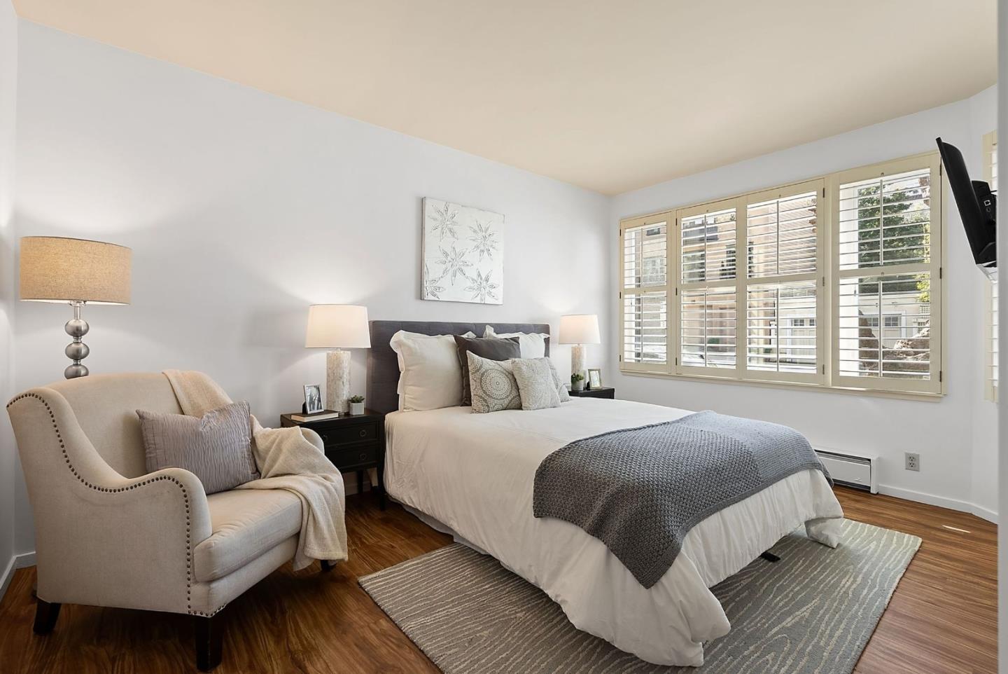 Detail Gallery Image 30 of 53 For 2390 Hyde St 1a,  San Francisco,  CA 94109 - 3 Beds | 2 Baths