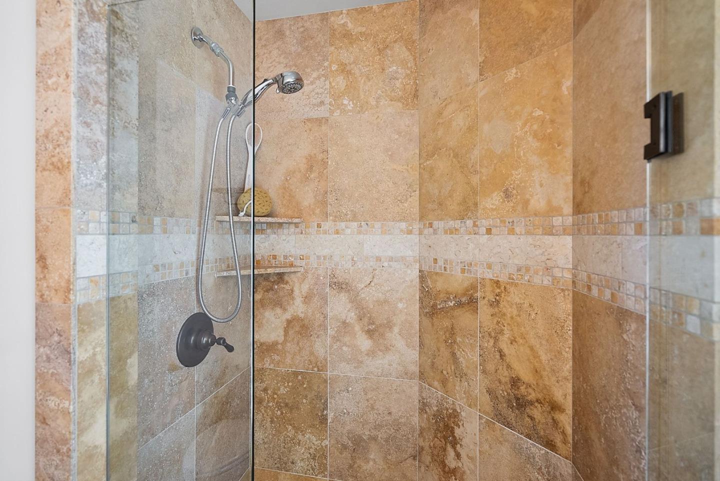 Detail Gallery Image 34 of 53 For 2390 Hyde St 1a,  San Francisco,  CA 94109 - 3 Beds | 2 Baths