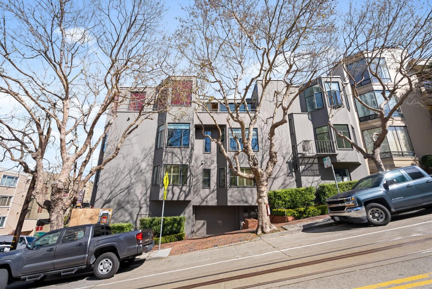 Detail Gallery Image 4 of 53 For 2390 Hyde St 1a,  San Francisco,  CA 94109 - 3 Beds | 2 Baths