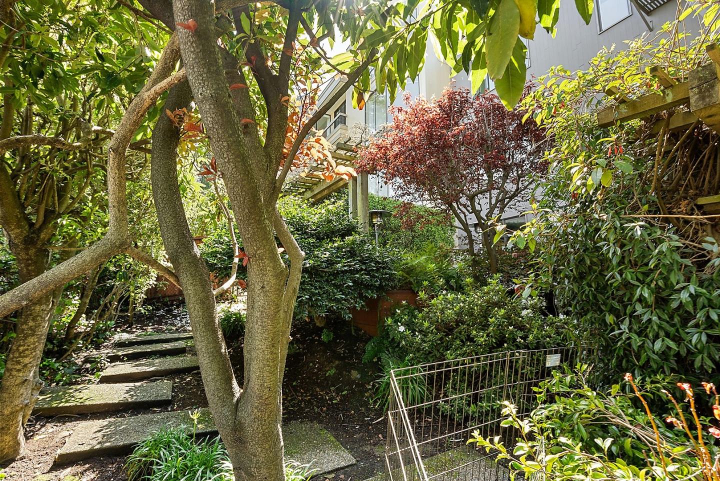 Detail Gallery Image 40 of 53 For 2390 Hyde St 1a,  San Francisco,  CA 94109 - 3 Beds | 2 Baths