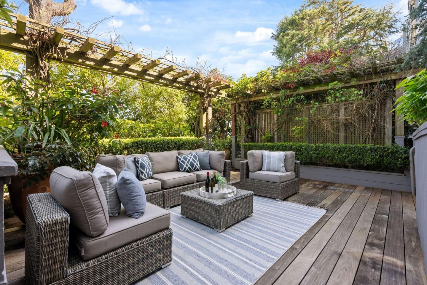 Detail Gallery Image 45 of 53 For 2390 Hyde St 1a,  San Francisco,  CA 94109 - 3 Beds | 2 Baths