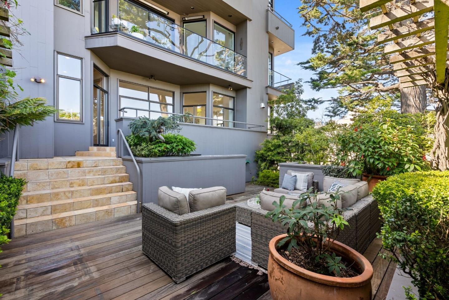 Detail Gallery Image 46 of 53 For 2390 Hyde St 1a,  San Francisco,  CA 94109 - 3 Beds | 2 Baths