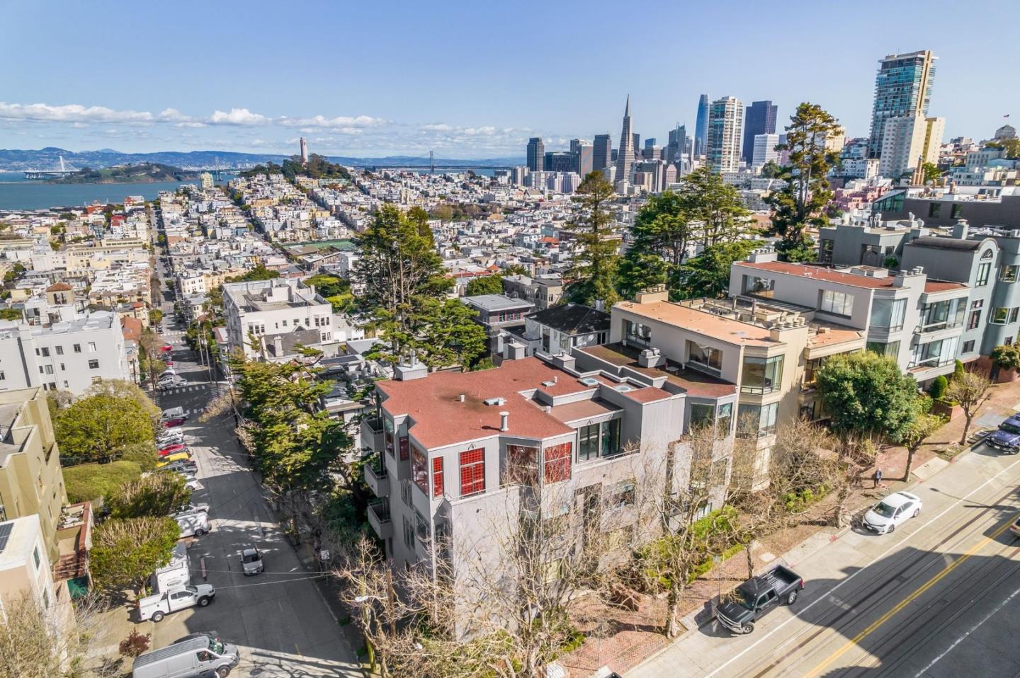 Detail Gallery Image 6 of 53 For 2390 Hyde St 1a,  San Francisco,  CA 94109 - 3 Beds | 2 Baths