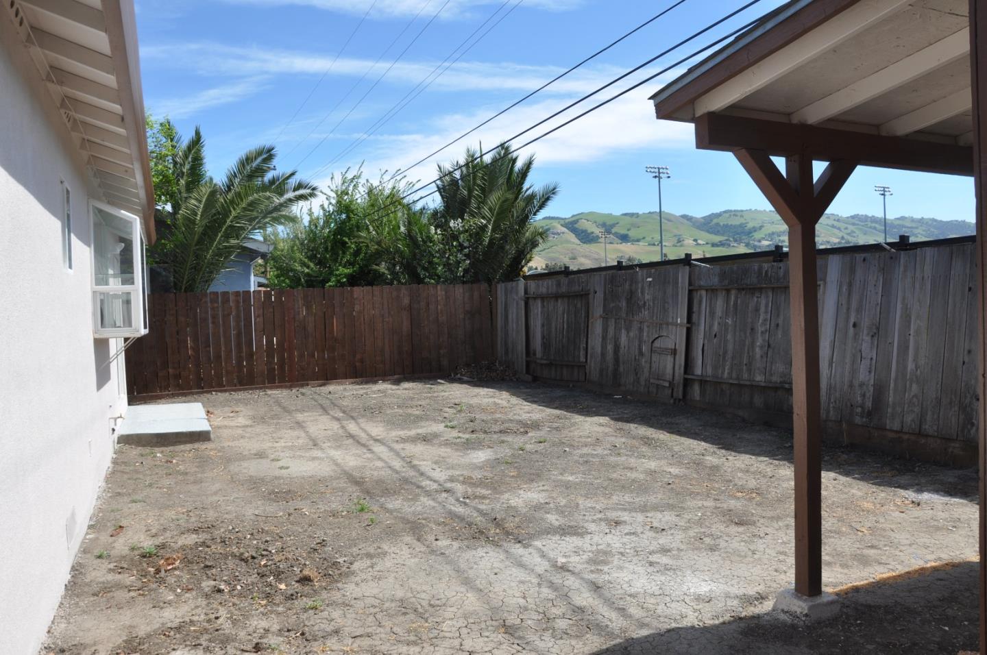 Detail Gallery Image 13 of 16 For 3248 Rocky Mountain Dr, San Jose,  CA 95127 - 3 Beds | 2 Baths