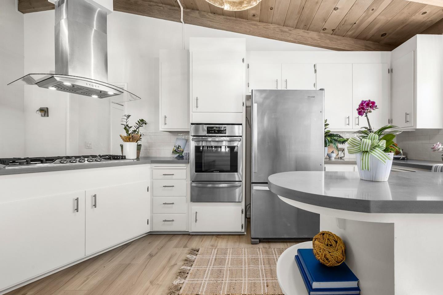 Detail Gallery Image 12 of 35 For 107 Las Ondas Ct, Santa Cruz,  CA 95060 - 3 Beds | 2 Baths