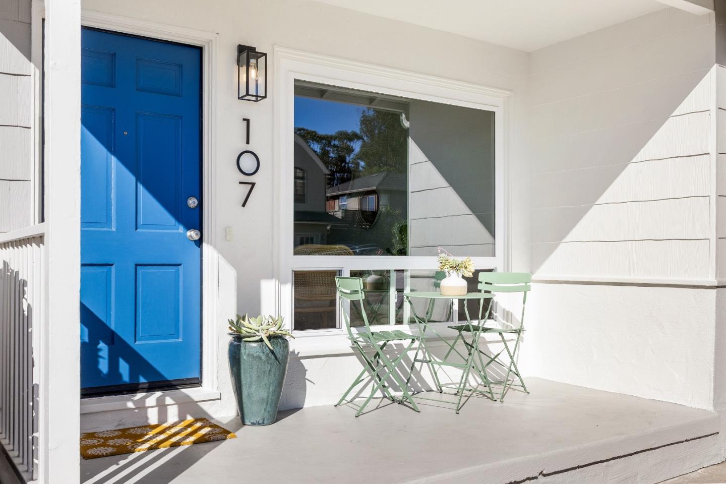 Detail Gallery Image 2 of 35 For 107 Las Ondas Ct, Santa Cruz,  CA 95060 - 3 Beds | 2 Baths