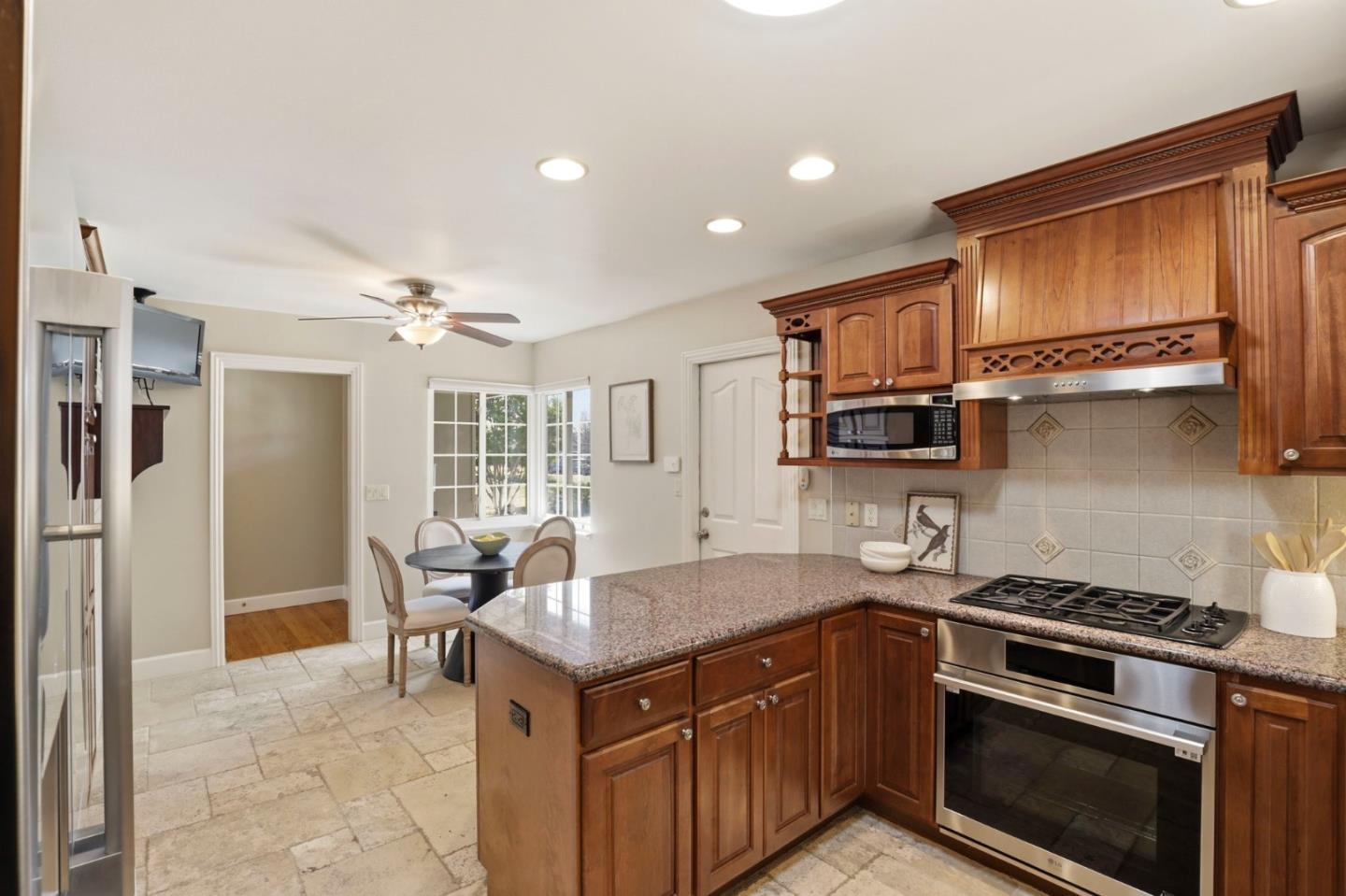 Detail Gallery Image 11 of 29 For 3539 Parkland Ave, San Jose,  CA 95117 - 3 Beds | 3 Baths