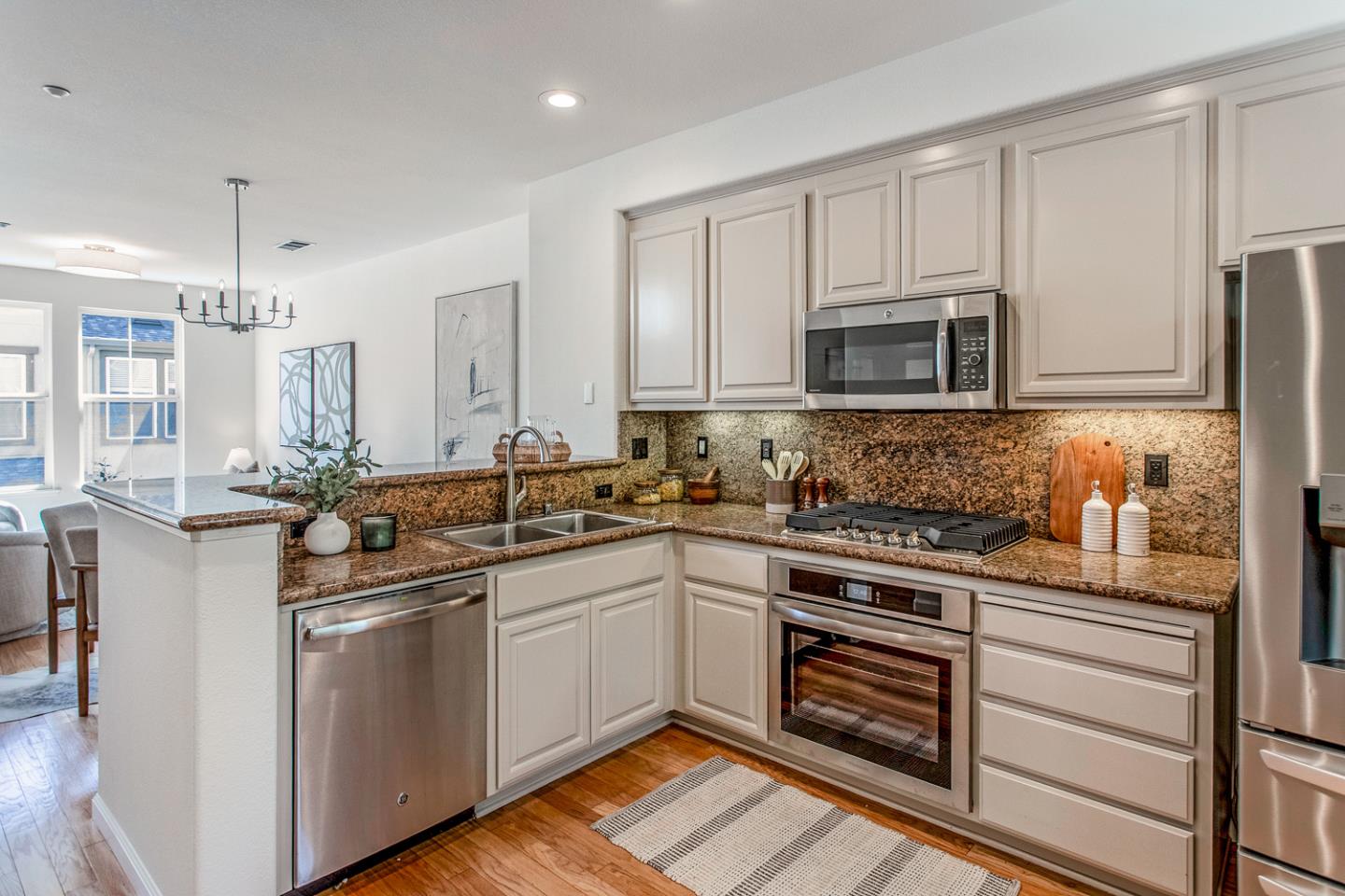 Detail Gallery Image 10 of 25 For 30 Royal Oak Ct, Mountain View,  CA 94040 - 3 Beds | 2/1 Baths