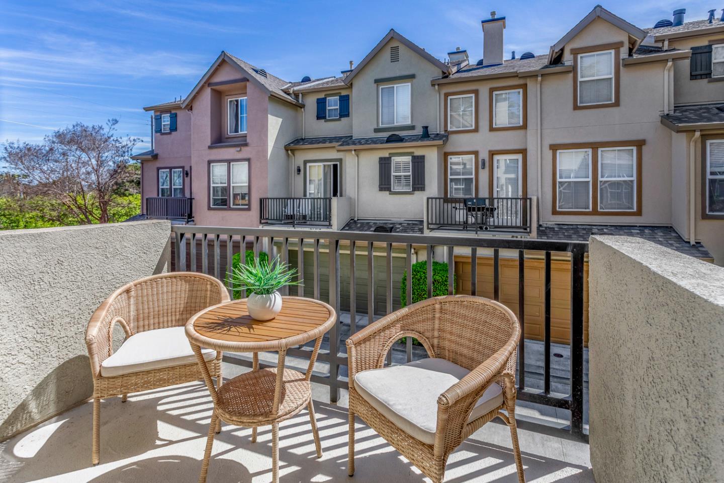 Detail Gallery Image 13 of 25 For 30 Royal Oak Ct, Mountain View,  CA 94040 - 3 Beds | 2/1 Baths