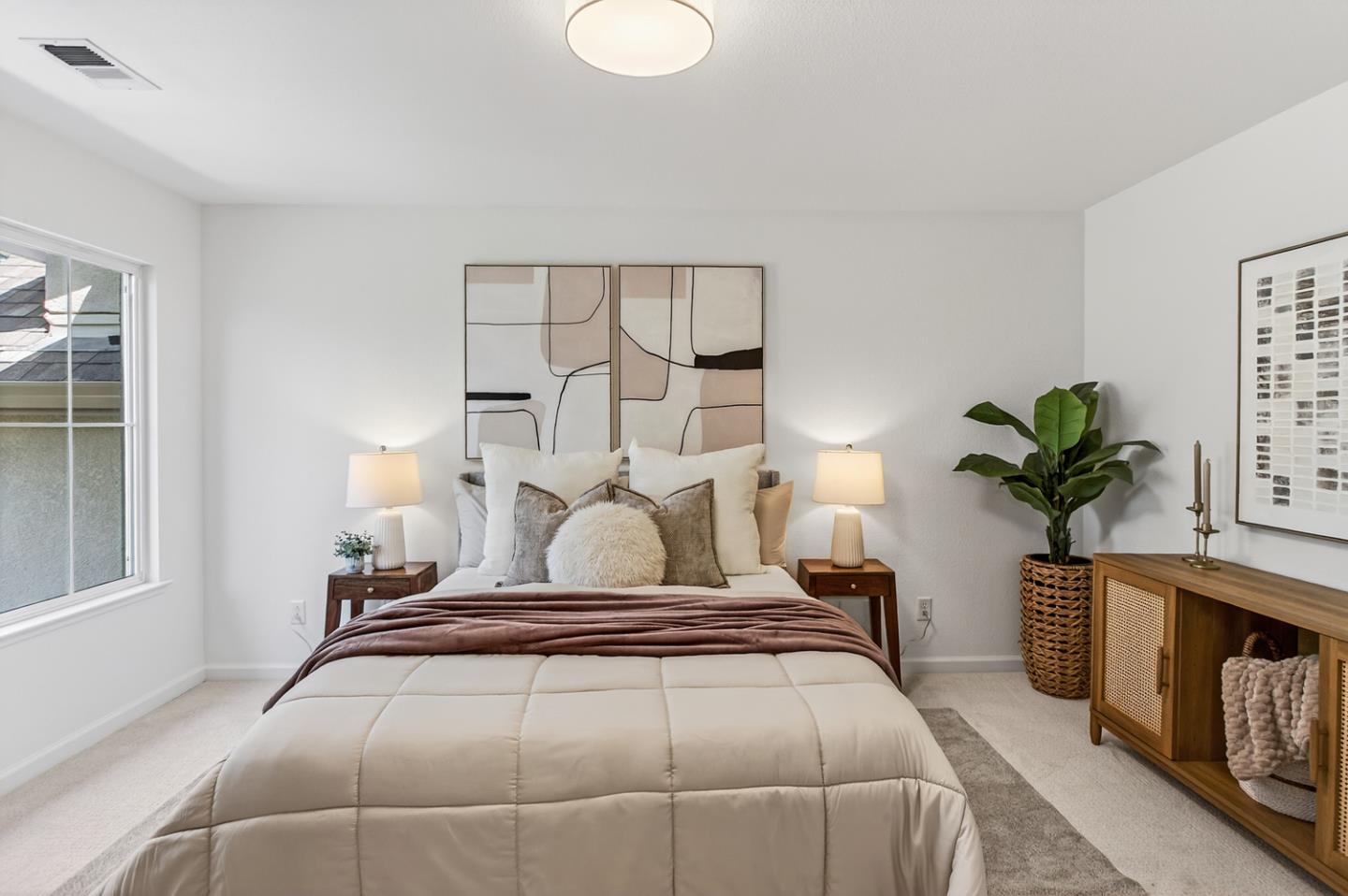 Detail Gallery Image 15 of 25 For 30 Royal Oak Ct, Mountain View,  CA 94040 - 3 Beds | 2/1 Baths