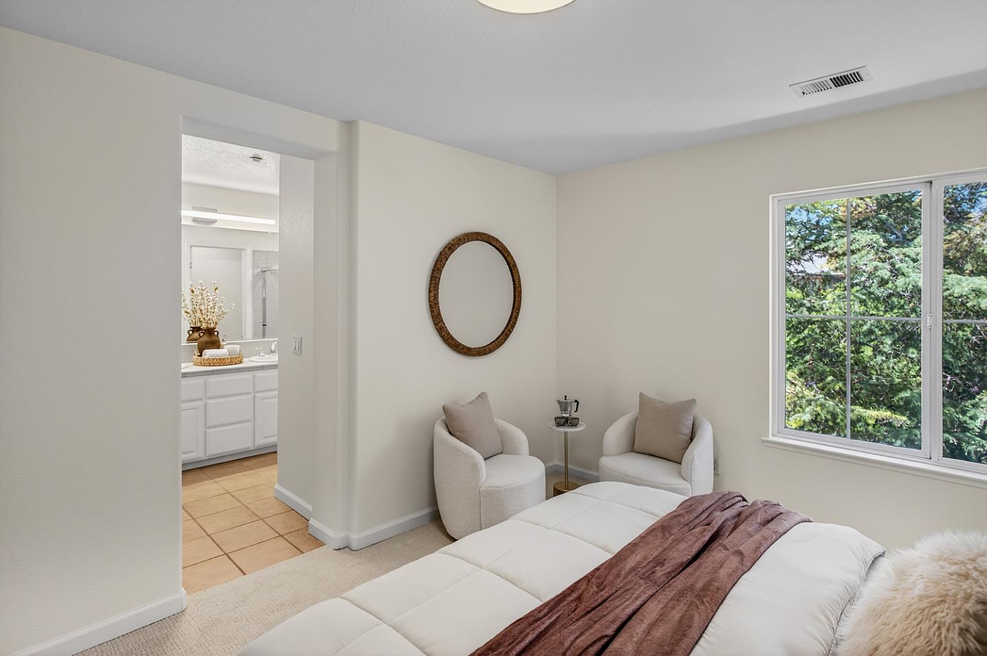 Detail Gallery Image 16 of 25 For 30 Royal Oak Ct, Mountain View,  CA 94040 - 3 Beds | 2/1 Baths