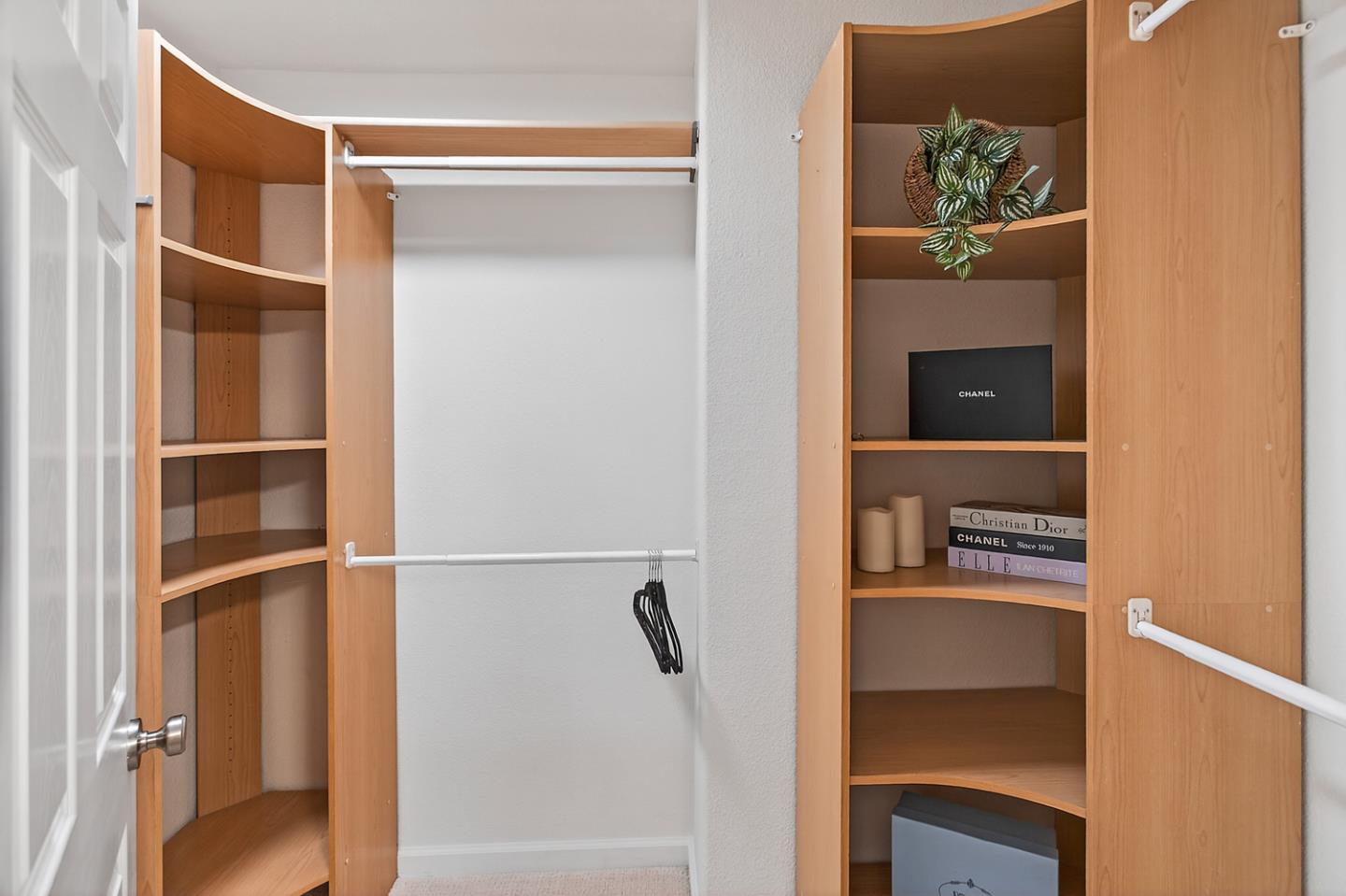 Detail Gallery Image 17 of 25 For 30 Royal Oak Ct, Mountain View,  CA 94040 - 3 Beds | 2/1 Baths