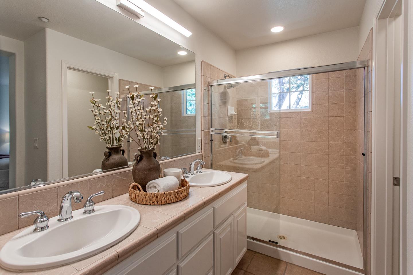Detail Gallery Image 18 of 25 For 30 Royal Oak Ct, Mountain View,  CA 94040 - 3 Beds | 2/1 Baths