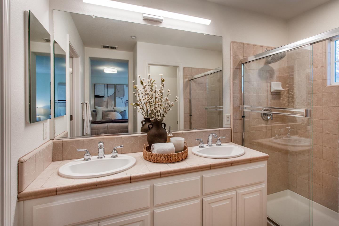Detail Gallery Image 19 of 25 For 30 Royal Oak Ct, Mountain View,  CA 94040 - 3 Beds | 2/1 Baths