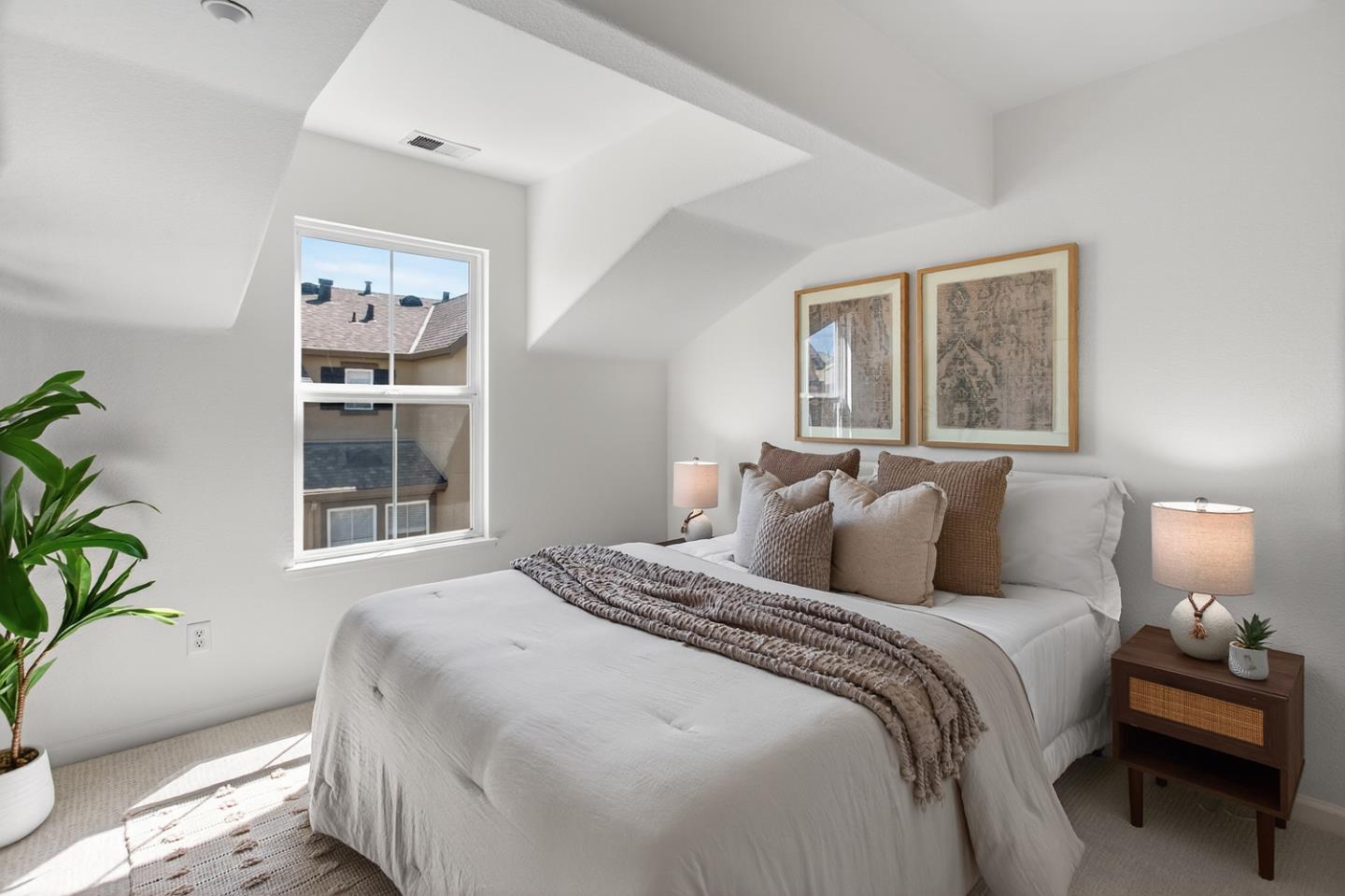 Detail Gallery Image 20 of 25 For 30 Royal Oak Ct, Mountain View,  CA 94040 - 3 Beds | 2/1 Baths