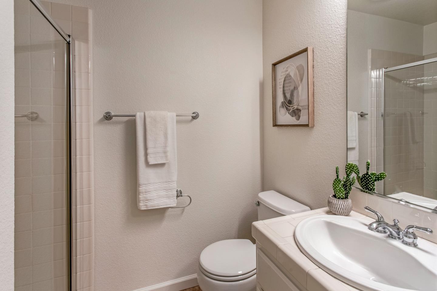 Detail Gallery Image 21 of 25 For 30 Royal Oak Ct, Mountain View,  CA 94040 - 3 Beds | 2/1 Baths