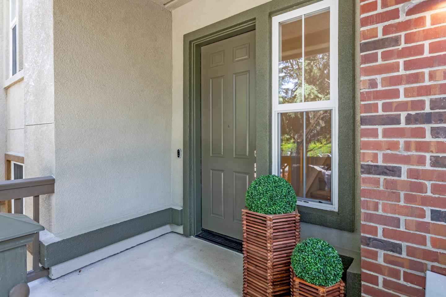 Detail Gallery Image 3 of 25 For 30 Royal Oak Ct, Mountain View,  CA 94040 - 3 Beds | 2/1 Baths