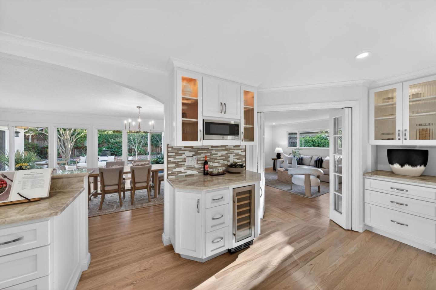 Detail Gallery Image 11 of 48 For 1241 Levin Ave, Mountain View,  CA 94040 - 4 Beds | 2/1 Baths