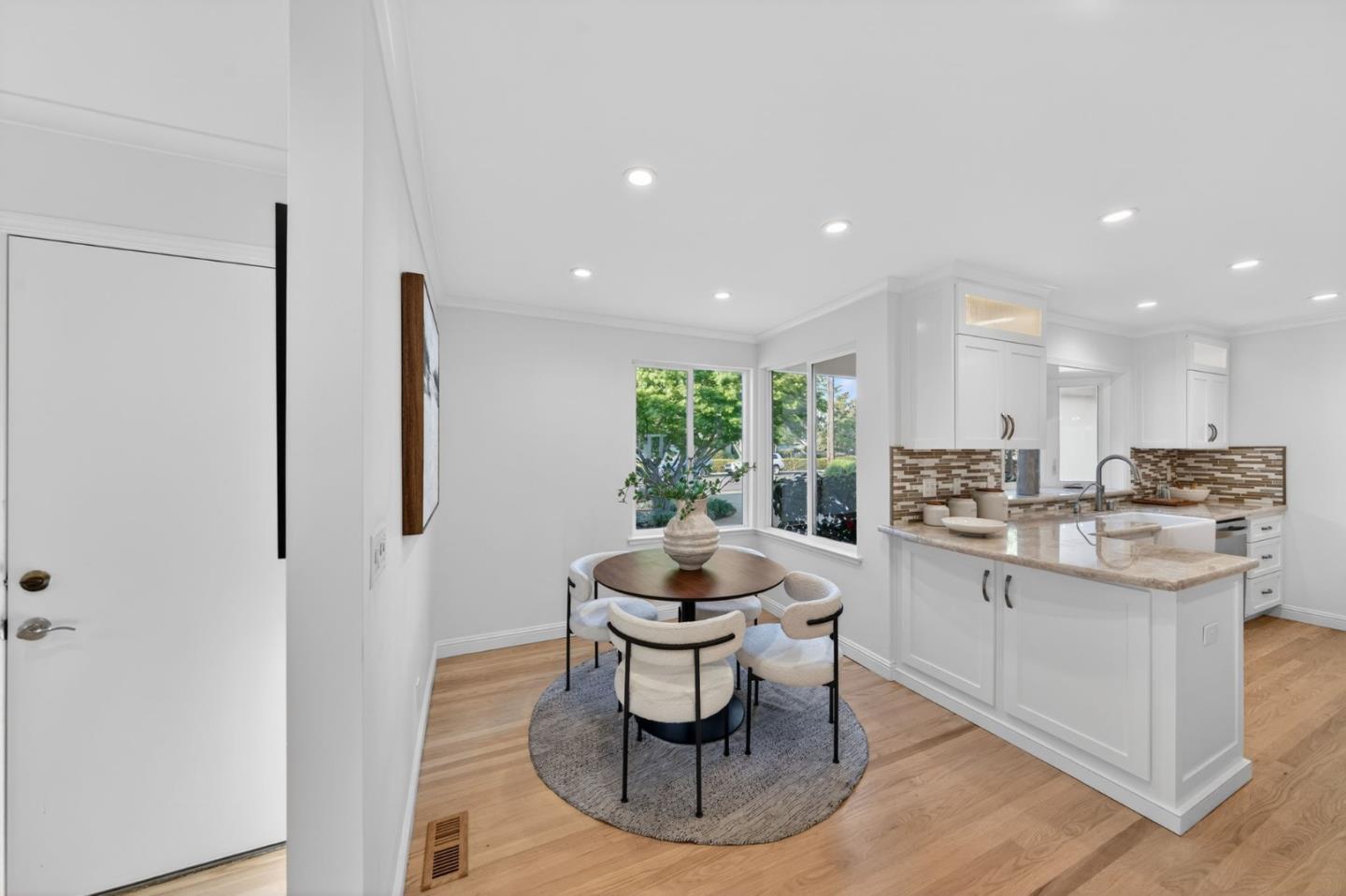 Detail Gallery Image 15 of 48 For 1241 Levin Ave, Mountain View,  CA 94040 - 4 Beds | 2/1 Baths