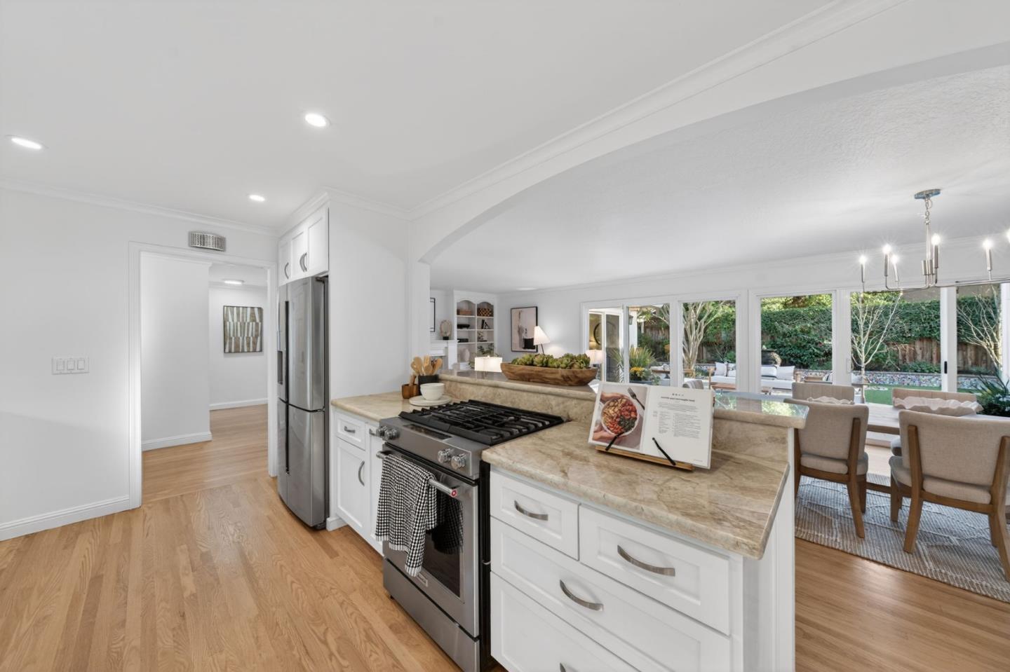 Detail Gallery Image 3 of 48 For 1241 Levin Ave, Mountain View,  CA 94040 - 4 Beds | 2/1 Baths