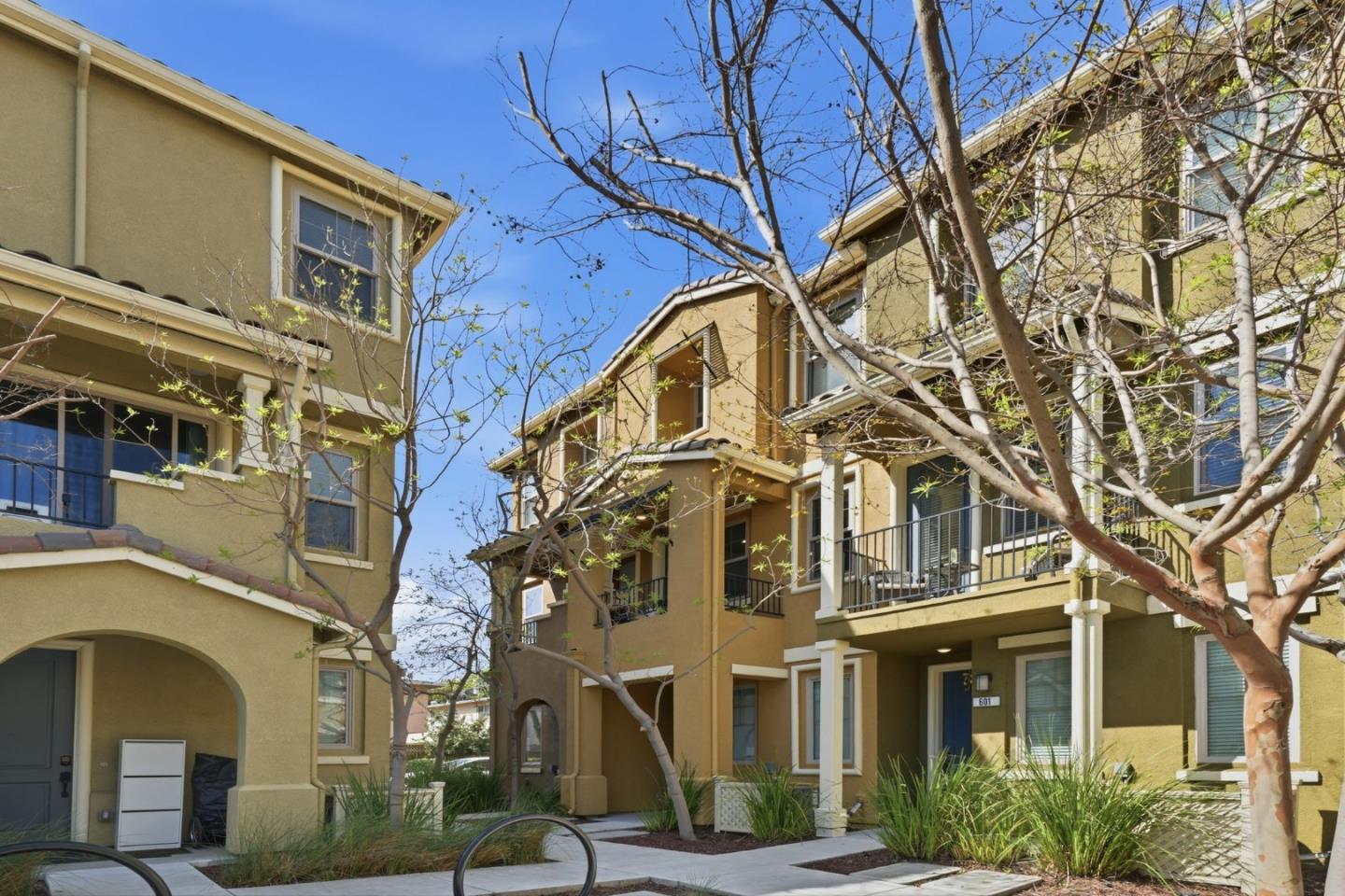 Front Image Thumbnail for ML82040365