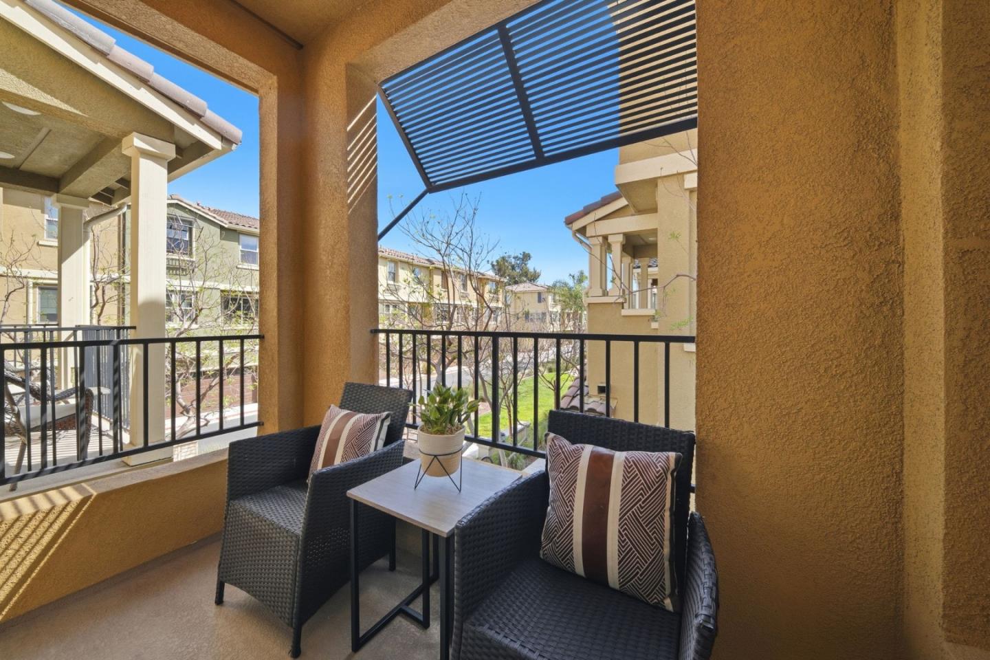 Detail Gallery Image 12 of 36 For 605 Cinnamon Cir, Mountain View,  CA 94043 - 2 Beds | 2/1 Baths