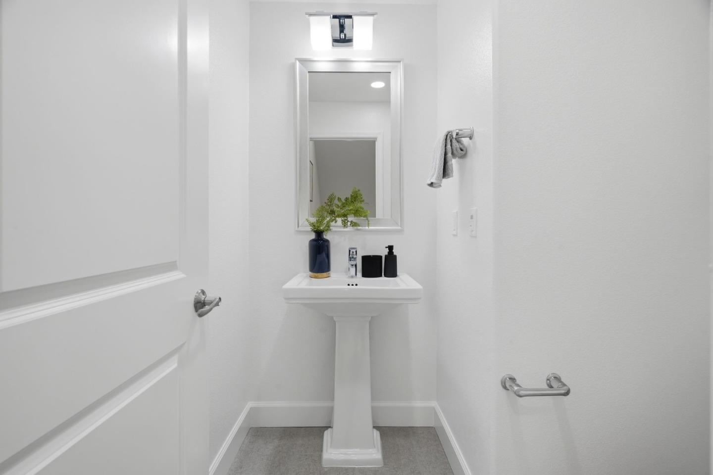 Detail Gallery Image 15 of 36 For 605 Cinnamon Cir, Mountain View,  CA 94043 - 2 Beds | 2/1 Baths