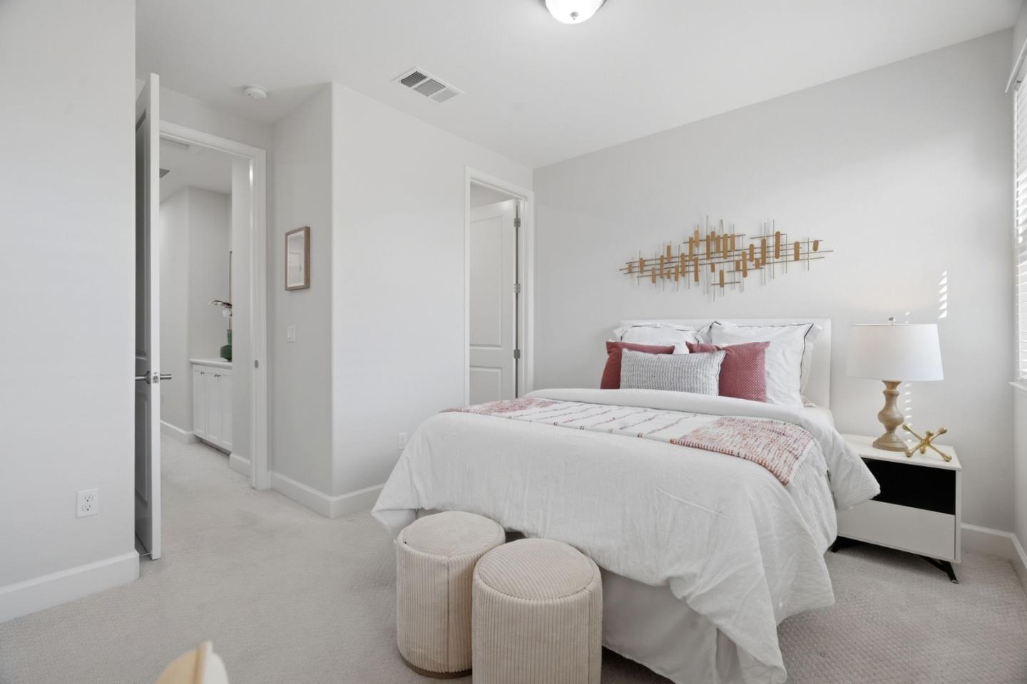 Detail Gallery Image 21 of 36 For 605 Cinnamon Cir, Mountain View,  CA 94043 - 2 Beds | 2/1 Baths