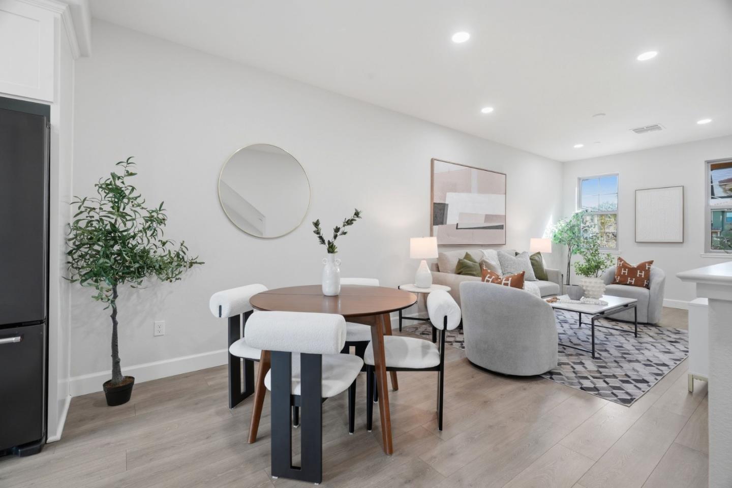 Detail Gallery Image 3 of 36 For 605 Cinnamon Cir, Mountain View,  CA 94043 - 2 Beds | 2/1 Baths