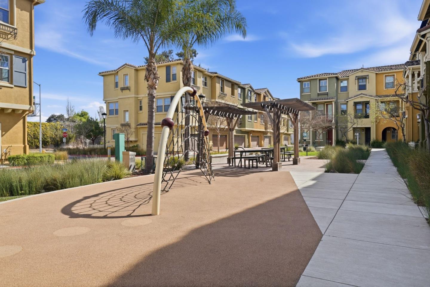 Detail Gallery Image 30 of 36 For 605 Cinnamon Cir, Mountain View,  CA 94043 - 2 Beds | 2/1 Baths