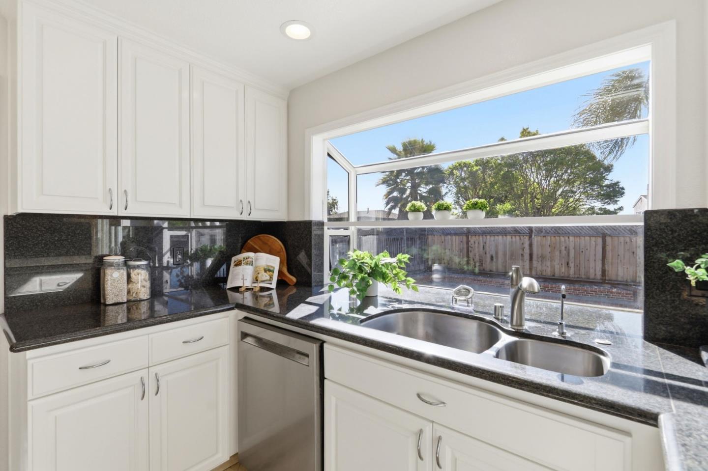 Detail Gallery Image 12 of 32 For 4669 Park Sutton Pl, San Jose,  CA 95136 - 4 Beds | 2/1 Baths