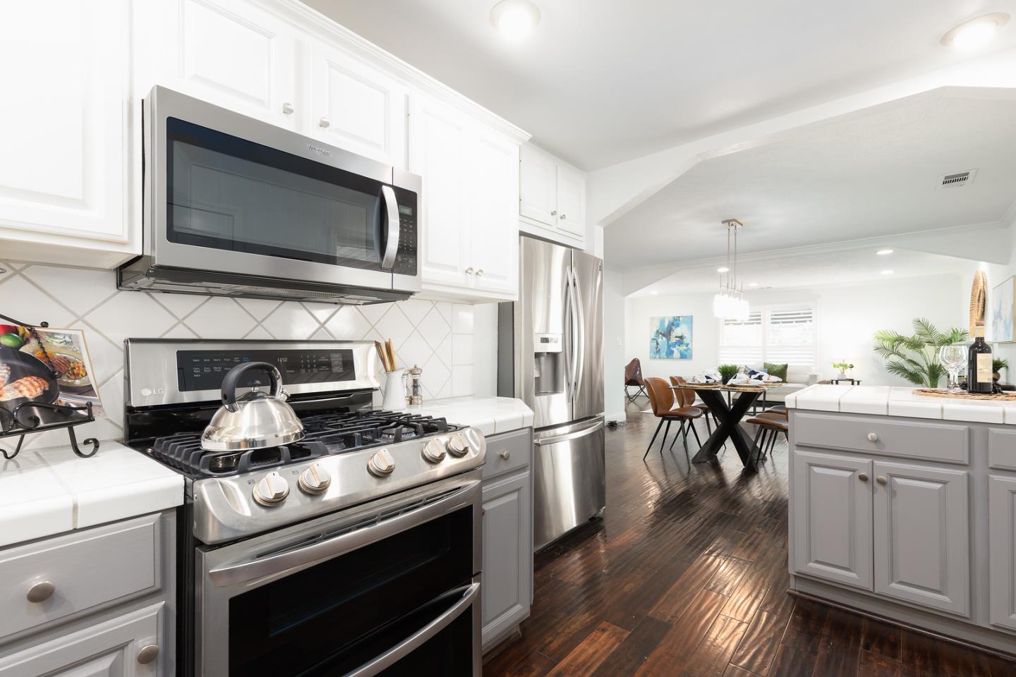 Detail Gallery Image 9 of 31 For 1254 Arnold Ave, San Jose,  CA 95110 - 3 Beds | 2 Baths