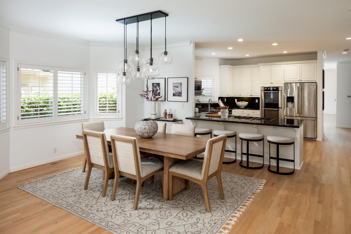 Detail Gallery Image 11 of 35 For 810 Arroyo Ct, Palo Alto,  CA 94306 - 5 Beds | 3/1 Baths