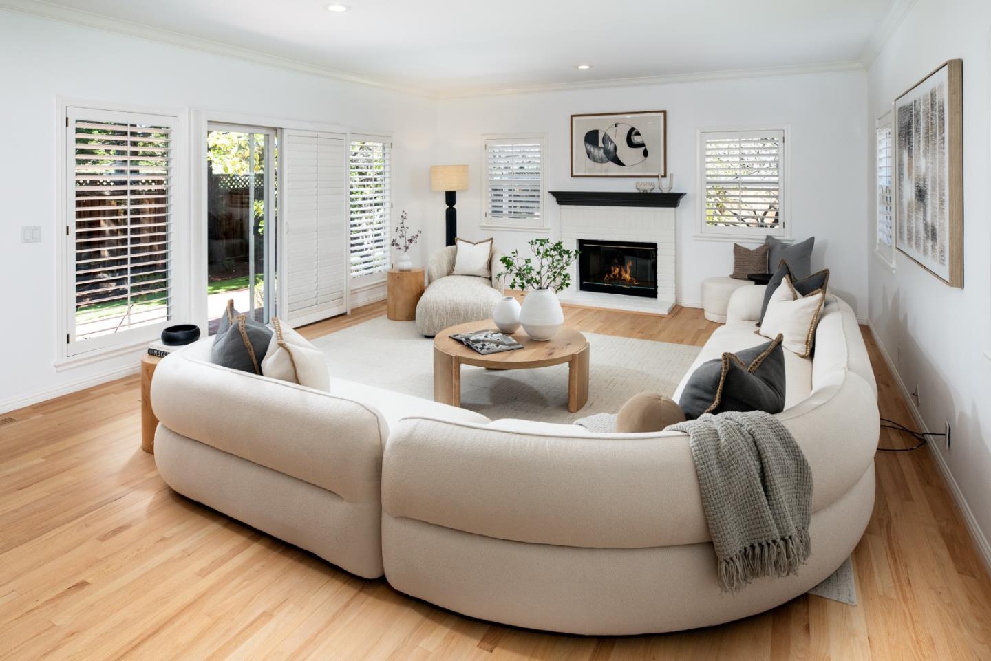 Detail Gallery Image 14 of 35 For 810 Arroyo Ct, Palo Alto,  CA 94306 - 5 Beds | 3/1 Baths