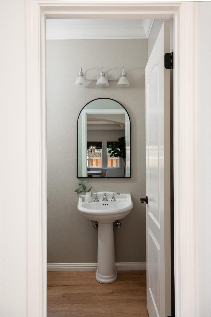 Detail Gallery Image 15 of 35 For 810 Arroyo Ct, Palo Alto,  CA 94306 - 5 Beds | 3/1 Baths