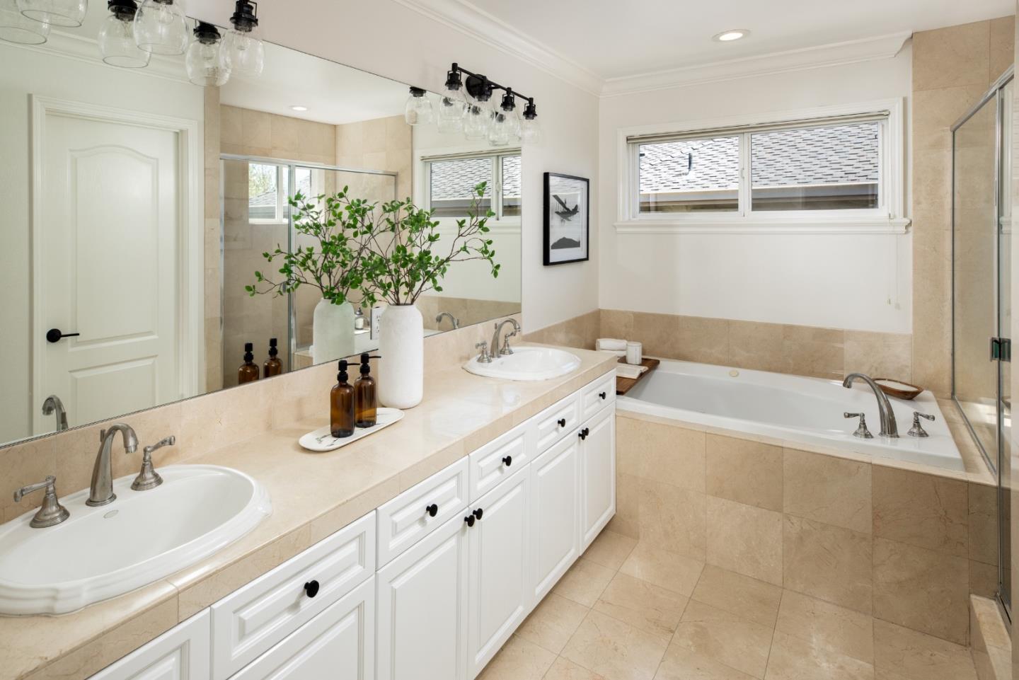 Detail Gallery Image 23 of 35 For 810 Arroyo Ct, Palo Alto,  CA 94306 - 5 Beds | 3/1 Baths