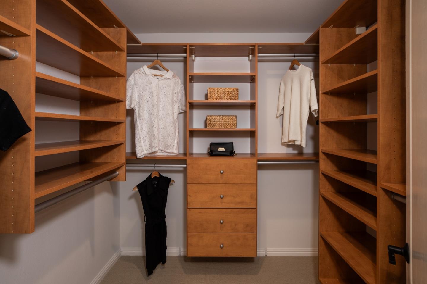 Detail Gallery Image 25 of 35 For 810 Arroyo Ct, Palo Alto,  CA 94306 - 5 Beds | 3/1 Baths