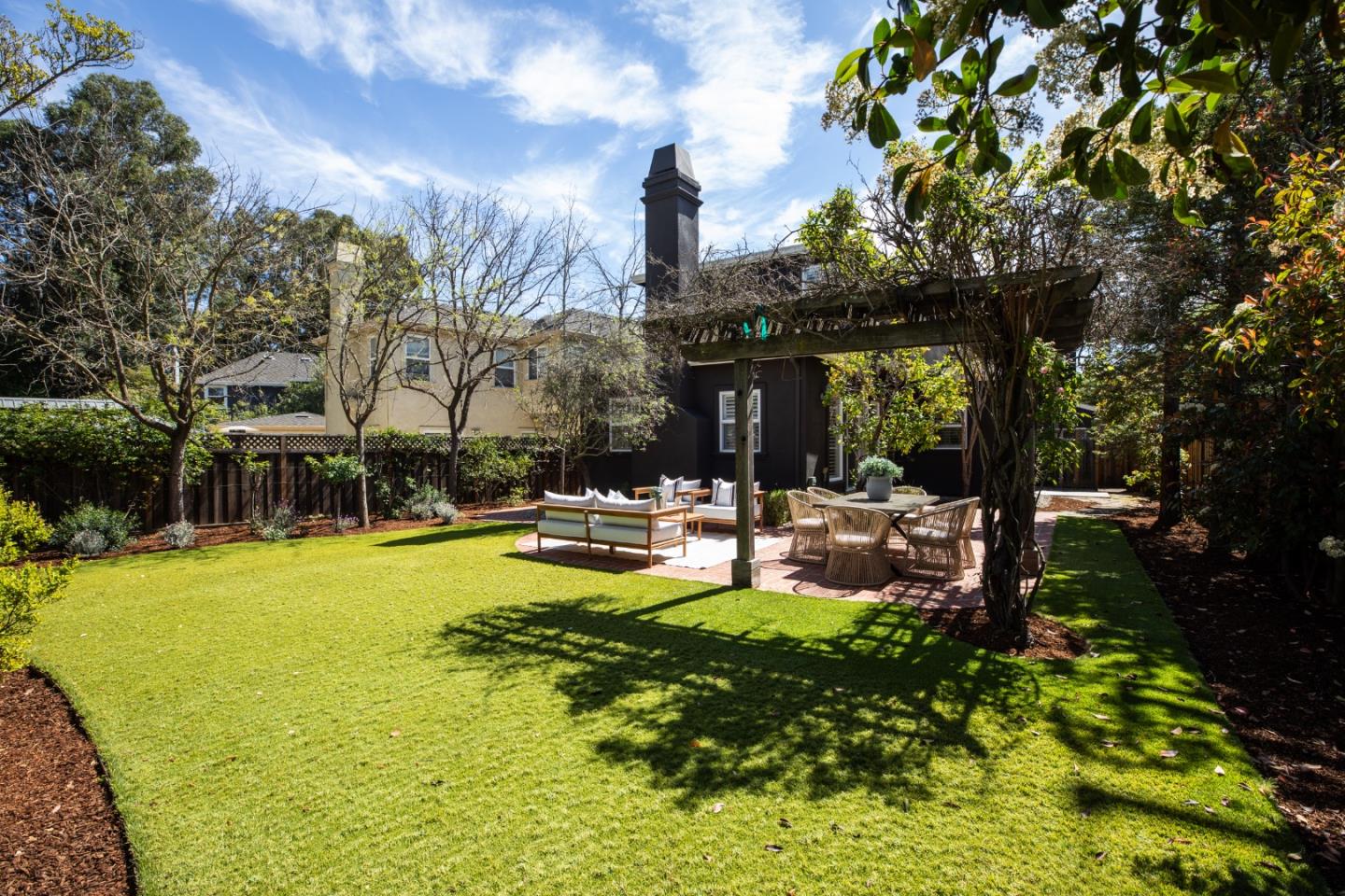 Detail Gallery Image 33 of 35 For 810 Arroyo Ct, Palo Alto,  CA 94306 - 5 Beds | 3/1 Baths