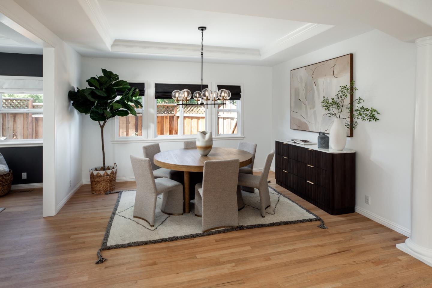 Detail Gallery Image 8 of 35 For 810 Arroyo Ct, Palo Alto,  CA 94306 - 5 Beds | 3/1 Baths