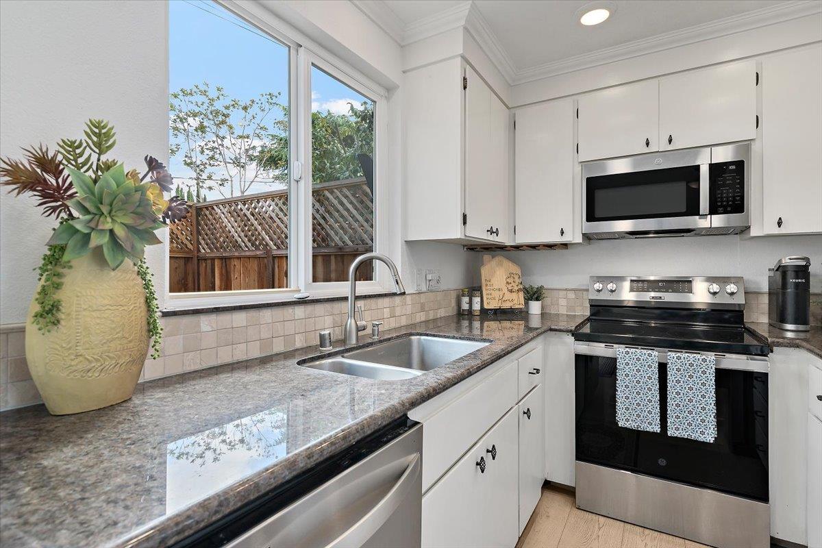 Detail Gallery Image 10 of 20 For 1152 Brace Ave #10,  San Jose,  CA 95125 - 2 Beds | 1/1 Baths