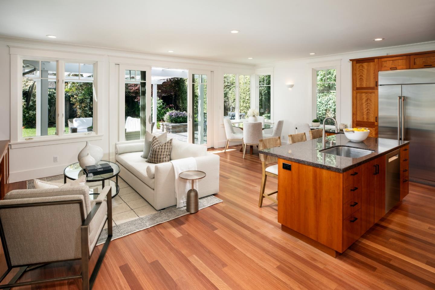 Detail Gallery Image 11 of 33 For 384 Hawthorne Ave, Los Altos,  CA 94022 - 4 Beds | 3/1 Baths