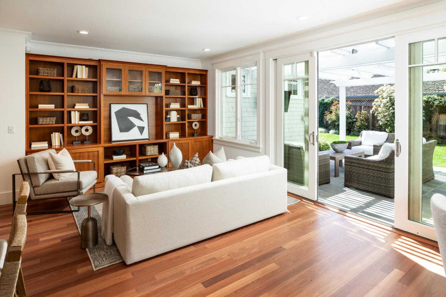 Detail Gallery Image 14 of 33 For 384 Hawthorne Ave, Los Altos,  CA 94022 - 4 Beds | 3/1 Baths