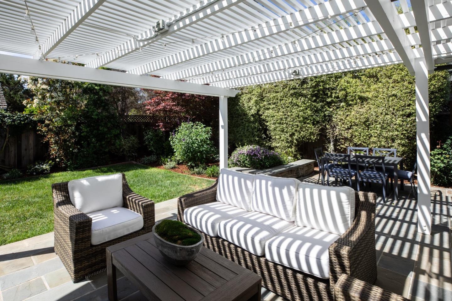 Detail Gallery Image 24 of 33 For 384 Hawthorne Ave, Los Altos,  CA 94022 - 4 Beds | 3/1 Baths