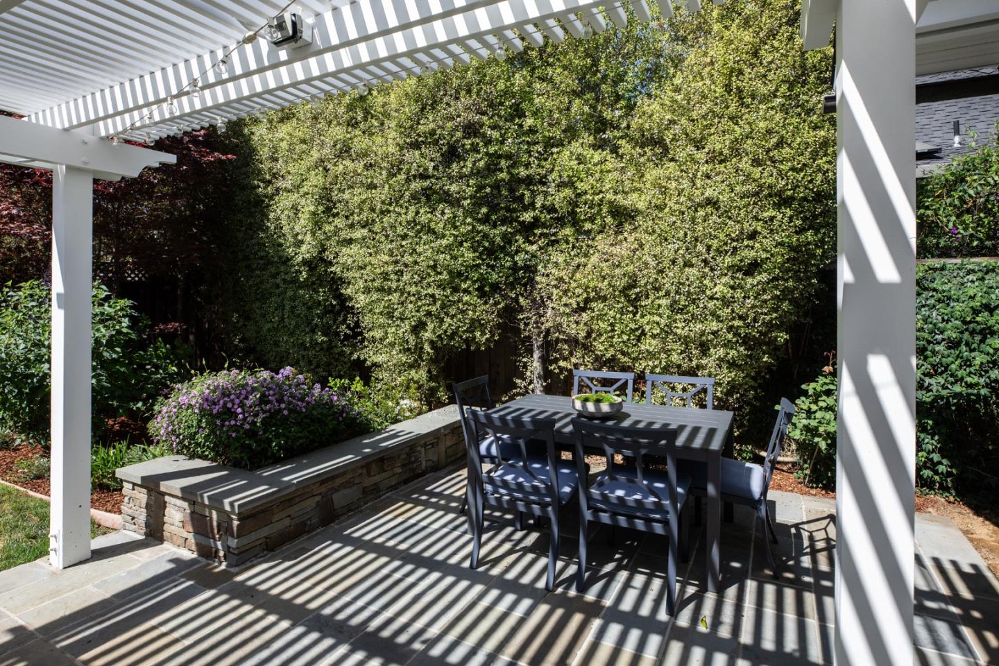 Detail Gallery Image 25 of 33 For 384 Hawthorne Ave, Los Altos,  CA 94022 - 4 Beds | 3/1 Baths