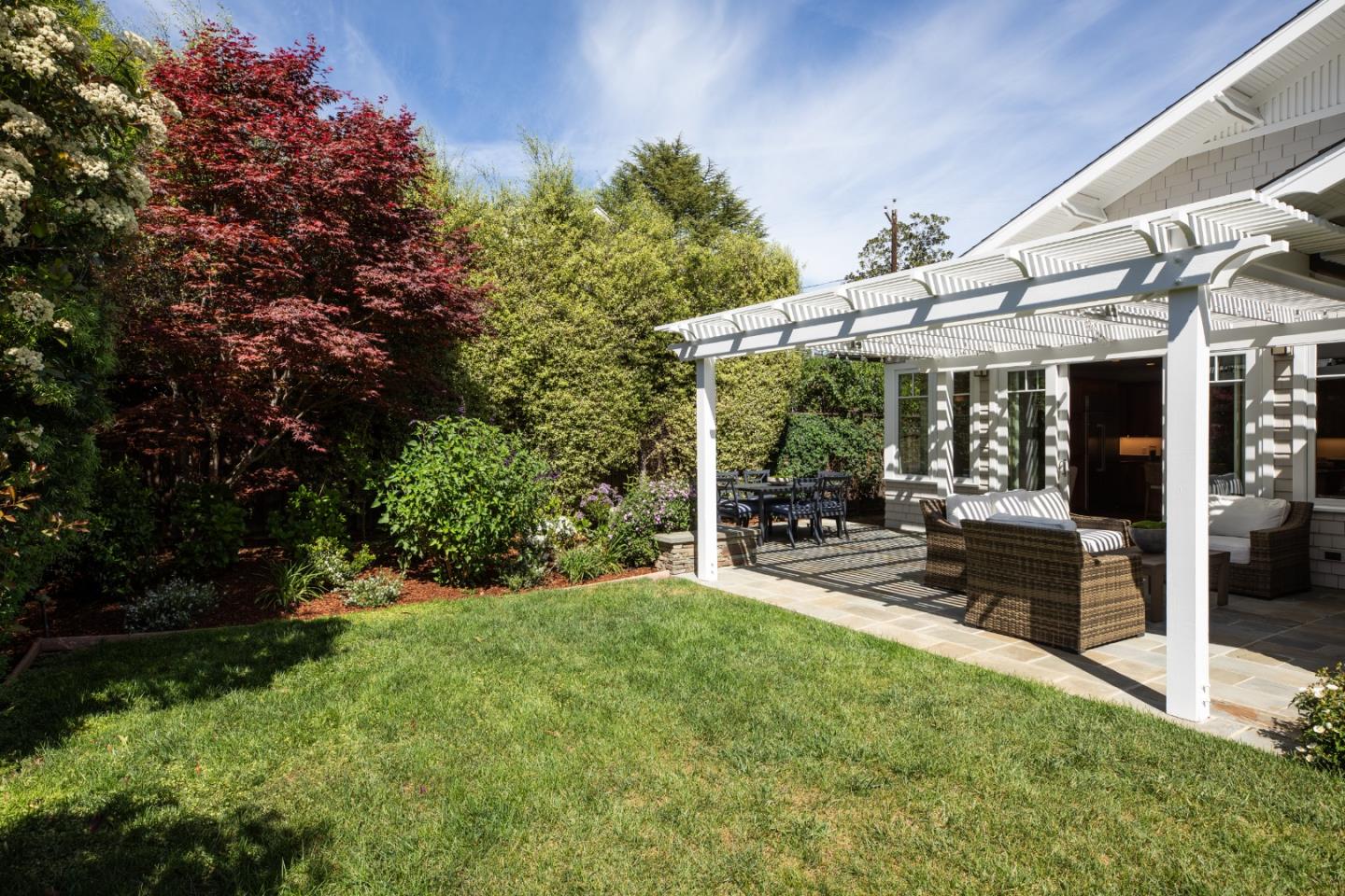 Detail Gallery Image 26 of 33 For 384 Hawthorne Ave, Los Altos,  CA 94022 - 4 Beds | 3/1 Baths